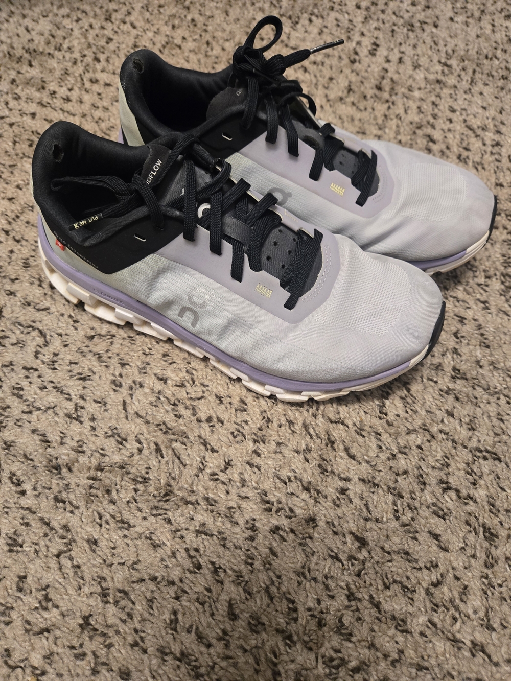 On Cloudrunning Cloudflow Sneakers in Light Lavender and Black